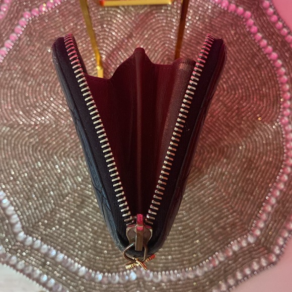 Chanel Long Zipper black wallet in good condition - Picture 8 of 16